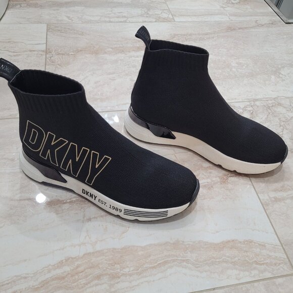 DKNY Women's Nona Pull-On Logo Sock Sneakers. 6.5. Black. - Picture 13 of 16